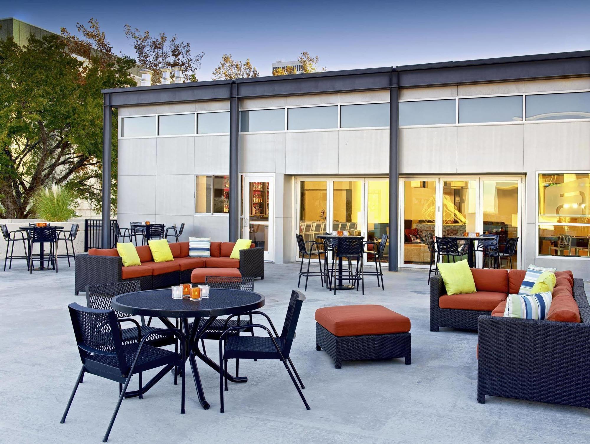 Aloft Tulsa Downtown Hotel Екстериор снимка
